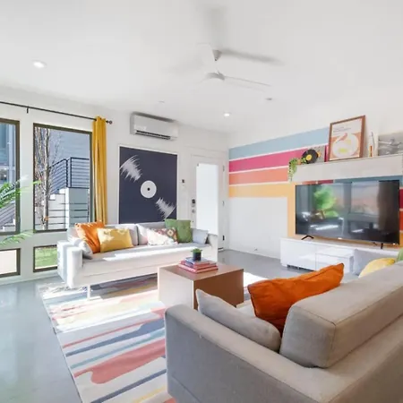 11 Beds 6 Full Baths With Rooftop Deck